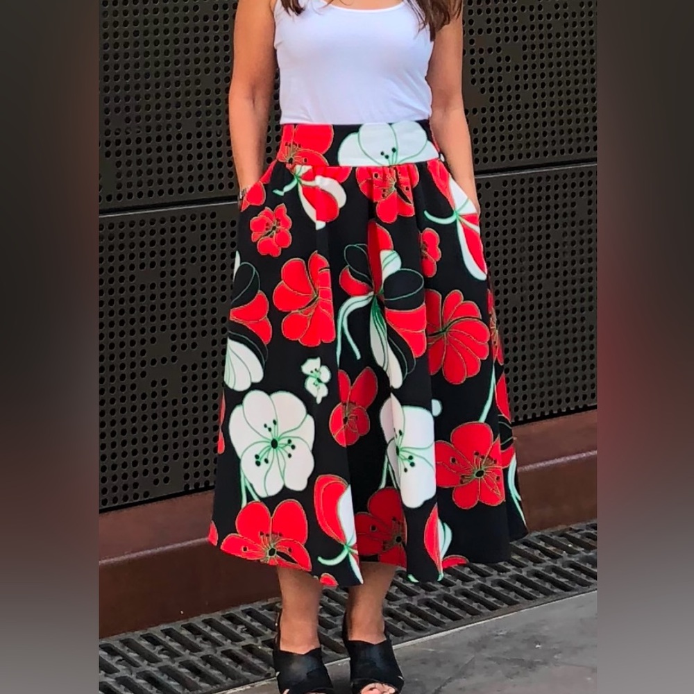 Anthropologie - TP floral skirt with pockets